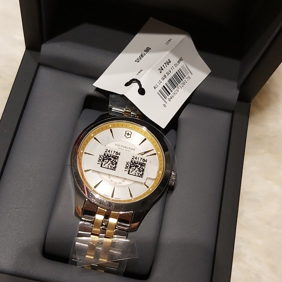 Victorinox Alliance Grey Dial Two-tone Men's Watch - Picture 5 of 5